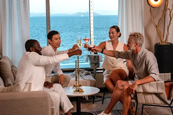 Panoramic lounge
